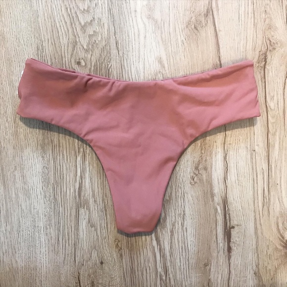 Cheeky bikini bottoms🍑 - Picture 1 of 3